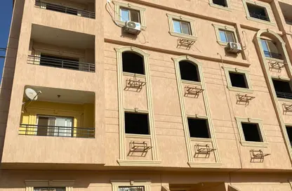 Apartment - 3 Bedrooms - 3 Bathrooms for sale in Abou El Houl - New Cairo City - Cairo