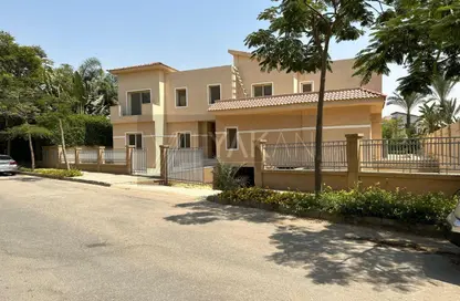 فيلا - 6 غرف نوم - 7 حمامات للبيع في سوان ليك قطامية - التجمع الاول - مدينة القاهرة الجديدة - القاهرة