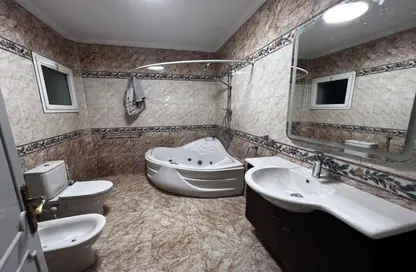 شقة - 5 غرف نوم - 3 حمامات للبيع في شارع كورنيش النيل - المعادي - حي المعادي - القاهرة شقة - 5 غرف نوم - 3 حمامات للبيع في شارع كورنيش النيل - المعادي - حي المعادي - القاهرة