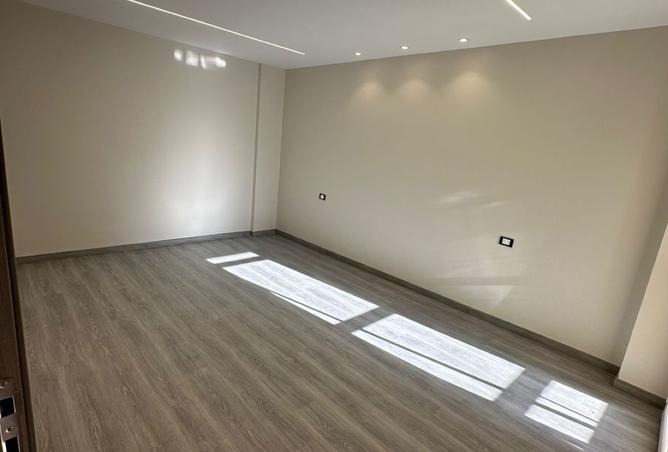 8121153 - Property Image 3