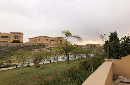 فيلا - 4 غرف نوم - 3 حمامات للبيع في رويال ميدوز - كمبوندات الشيخ زايد - الشيخ زايد - الجيزة
