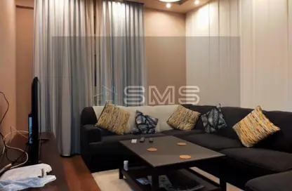 شقة - 3 غرف نوم - 2 حمامات للايجار في شارع فاروق نجم - المنطقة ه - حى جنوب الاكايمية - مدينة القاهرة الجديدة - القاهرة