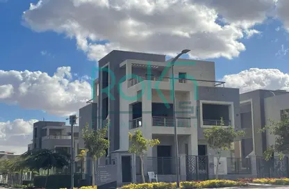 Villa - 4 Bedrooms - 5 Bathrooms for sale in New Giza - Cairo Alexandria Desert Road - 6 October City - Giza