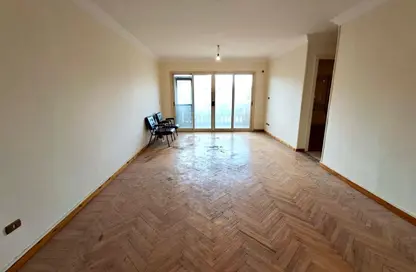 شقة - 3 غرف نوم - 2 حمامات للايجار في شارع بطليموس الفلكي - سابا باشا - حي شرق - الاسكندرية