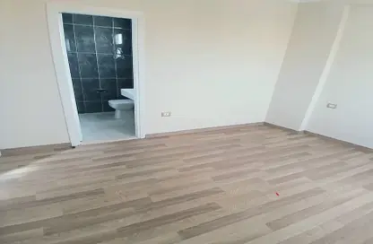 شقة - 3 غرف نوم - 3 حمامات للبيع في لوران - حي شرق - الاسكندرية