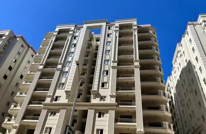 Apartment - 3 Bedrooms - 2 Bathrooms for sale in Madkhal Sharkt Al Nakhl Wa Al Handasa St. - Smouha - Hay Sharq - Alexandria
