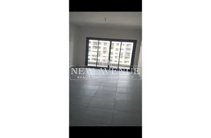 شقة - 2 غرف نوم - 2 حمامات للبيع في كمبوند البروج - كمبوندات الشروق - مدينة الشروق - القاهرة
