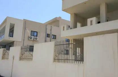 فيلا - 6 غرف نوم - 6 حمامات للبيع في شارع البستان - الحي التاسع - الشيخ زايد - الجيزة