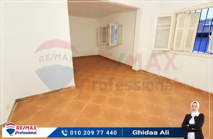 Apartment - 2 Bedrooms - 1 Bathroom for sale in Ahmed Yehia St. - Glim - Hay Sharq - Alexandria