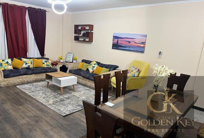 شقه مفروشه بحديقه خاصه قريبه من جميع الخدمات