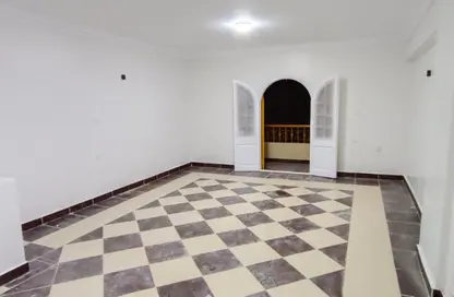 شقة - 3 غرف نوم - 1 حمام للايجار في شارع الشويفات - الحي الاول - التجمع الخامس - مدينة القاهرة الجديدة - القاهرة