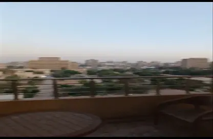 شقة - 3 غرف نوم - 2 حمامات للايجار في شارع الثوره - الدقي - الجيزة