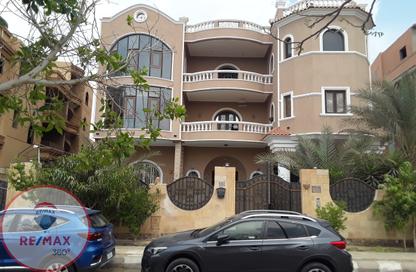 أي فيلا - 8 غرف نوم - 6 حمامات للبيع في كمبوندات الشروق - مدينة الشروق - القاهرة