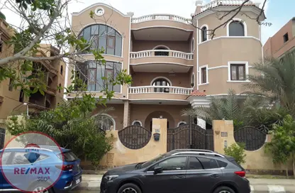 أي فيلا - 8 غرف نوم - 6 حمامات للبيع في كمبوندات الشروق - مدينة الشروق - القاهرة