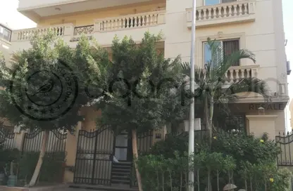 فيلا - 8 غرف نوم - 7 حمامات للبيع في مسجد فاطمة الشربتلي - الحي الثالث - التجمع الخامس - مدينة القاهرة الجديدة - القاهرة