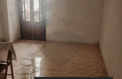 Apartment - 3 Bedrooms - 1 Bathroom for sale in Ahmed Basha Turk St. - Fleming - Hay Sharq - Alexandria