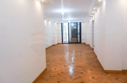 Apartment - 3 Bedrooms - 1 Bathroom for sale in Mohamed Bahaa Al Din Al Ghouri St. - Smouha - Hay Sharq - Alexandria