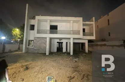 فيلا - 4 غرف نوم - 5 حمامات للبيع في كليوباترا سكوير - محور 26 يوليو - مدينة 6 أكتوبر - الجيزة