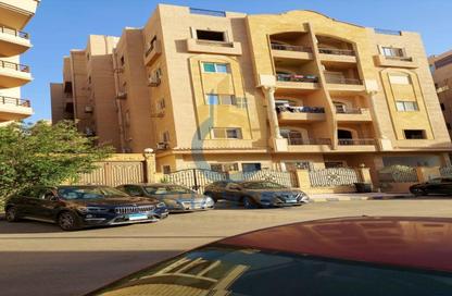 سطح - غرفة نوم للبيع في عمارات البنفسج - البنفسج - مدينة القاهرة الجديدة - القاهرة