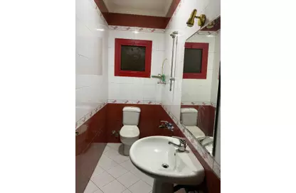 Apartment - 4 Bedrooms - 4 Bathrooms for sale in Gameat Al Dewal Al Arabeya St. - Mohandessin - Giza
