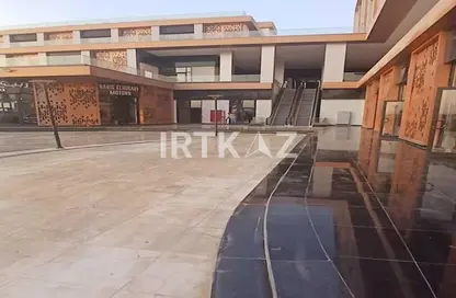 محل تجاري - استوديو - 1 حمام للايجار في وان بيس - شارع التسعين الشمالي - التجمع الخامس - مدينة القاهرة الجديدة - القاهرة