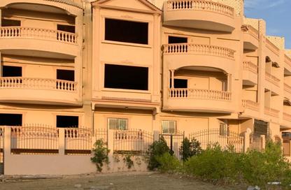 Apartment - 3 Bedrooms - 3 Bathrooms for sale in 3rd District West - Shorouk City - Cairo