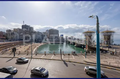 شقة - 3 غرف نوم - 2 حمامات للبيع في كوبري استانلي - ستانلي - حي شرق - الاسكندرية