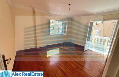 Apartment - 3 Bedrooms - 1 Bathroom for rent in Smouha Square - Smouha - Hay Sharq - Alexandria