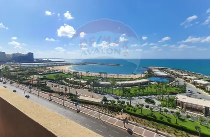 شقة - 3 غرف نوم - 2 حمامات للبيع في سان ستيفانو - حي شرق - الاسكندرية