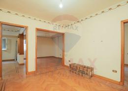 Apartment - 4 bedrooms for للبيع in Abou Quer Road - Zezenia - Hay Sharq - Alexandria
