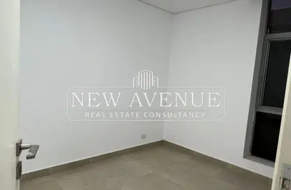 عيادة - استوديو - 1 حمام للبيع في طريق الشروق - المجاورة الاولي - الحي الثامن - مدينة الشروق - القاهرة