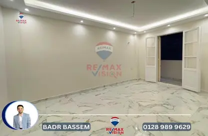 Apartment - 3 Bedrooms - 3 Bathrooms for sale in Al Zahra Lane - Laurent - Hay Sharq - Alexandria