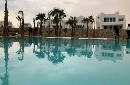 Chalet - 2 Bedrooms - 2 Bathrooms for sale in Jefaira - Ras Al Hekma - North Coast