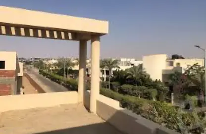 فيلا - 5 غرف نوم - 5 حمامات للبيع في مدينة الشروق - القاهرة