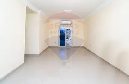 Apartment - 3 Bedrooms - 2 Bathrooms for sale in Smouha - Hay Sharq - Alexandria