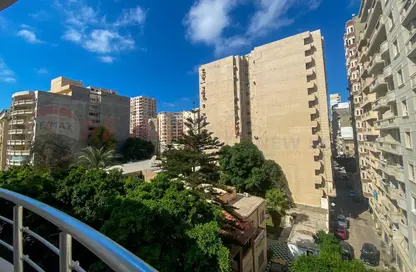 شقة - 4 غرف نوم - 4 حمامات للبيع في شارع إبراهيم نصير - لوران - حي شرق - الاسكندرية