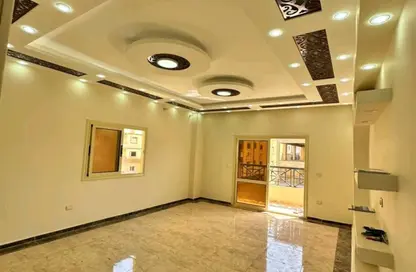 Apartment - 3 Bedrooms - 1 Bathroom for rent in South Lotus - El Lotus - New Cairo City - Cairo