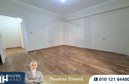 شقة - 4 غرف نوم - 1 حمام للايجار في سبورتنج - حي شرق - الاسكندرية