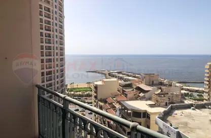 شقة - 3 غرف نوم - 4 حمامات للايجار في سان ستيفانو - حي شرق - الاسكندرية