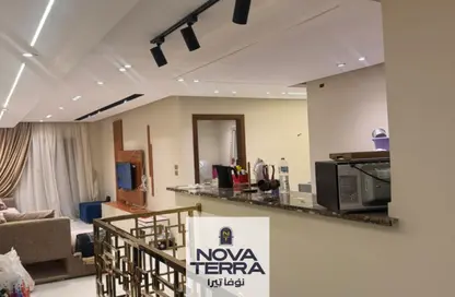 شقة - 4 غرف نوم - 3 حمامات للبيع في الحي السادس عشر - الشيخ زايد - الجيزة