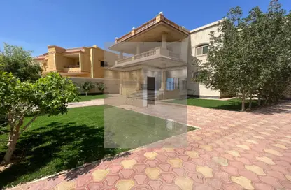 Villa - 7+ Bedrooms - 7 Bathrooms for rent in East The Academy - New Cairo City - Cairo