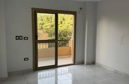 Apartment - 2 Bedrooms - 2 Bathrooms for sale in Al Ashrafiya - North Investors Area - New Cairo City - Cairo