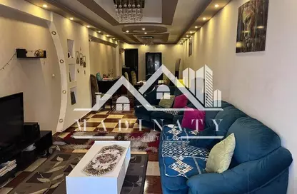 شقة - 3 غرف نوم - 2 حمامات للبيع في شارع محمود العيسوي - ميامي - حي اول المنتزة - الاسكندرية