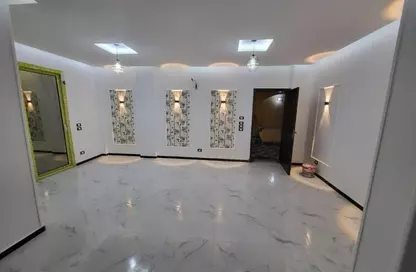 شقة - 3 غرف نوم - 3 حمامات للايجار في المستثمر الصغير - الحي العاشر - الشيخ زايد - الجيزة