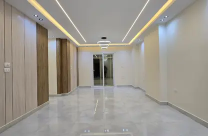 شقة - 3 غرف نوم - 2 حمامات للبيع في البوابة الرابعة القديمة - حورس - حدائق الاهرام - الجيزة