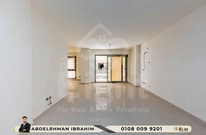 Apartment - 3 Bedrooms - 3 Bathrooms for sale in Madkhal Sharkt Al Nakhl Wa Al Handasa St. - Smouha - Hay Sharq - Alexandria