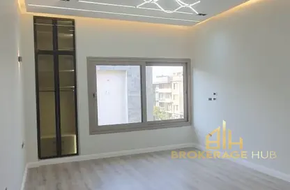 شقة - 2 غرف نوم - 2 حمامات للايجار في جاليريا  مون فالى - المستثمرين الجنوبية - مدينة القاهرة الجديدة - القاهرة