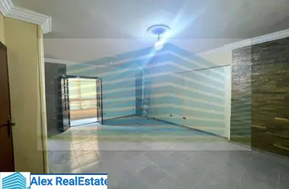 شقة - 3 غرف نوم - 1 حمام للايجار في شارع كفر عبده - كفر عبده - رشدي - حي شرق - الاسكندرية