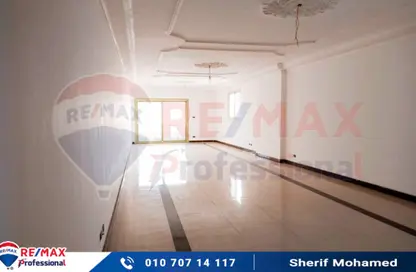 Apartment - 4 Bedrooms - 3 Bathrooms for sale in Al Geish Road - Glim - Hay Sharq - Alexandria