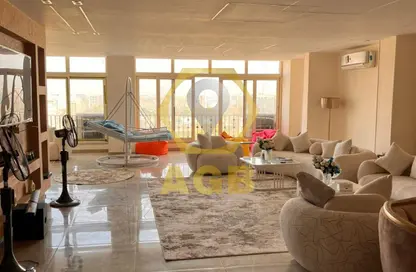Apartment - 4 Bedrooms - 3 Bathrooms for sale in Al Hegaz St. - Roxy - Heliopolis - Masr El Gedida - Cairo